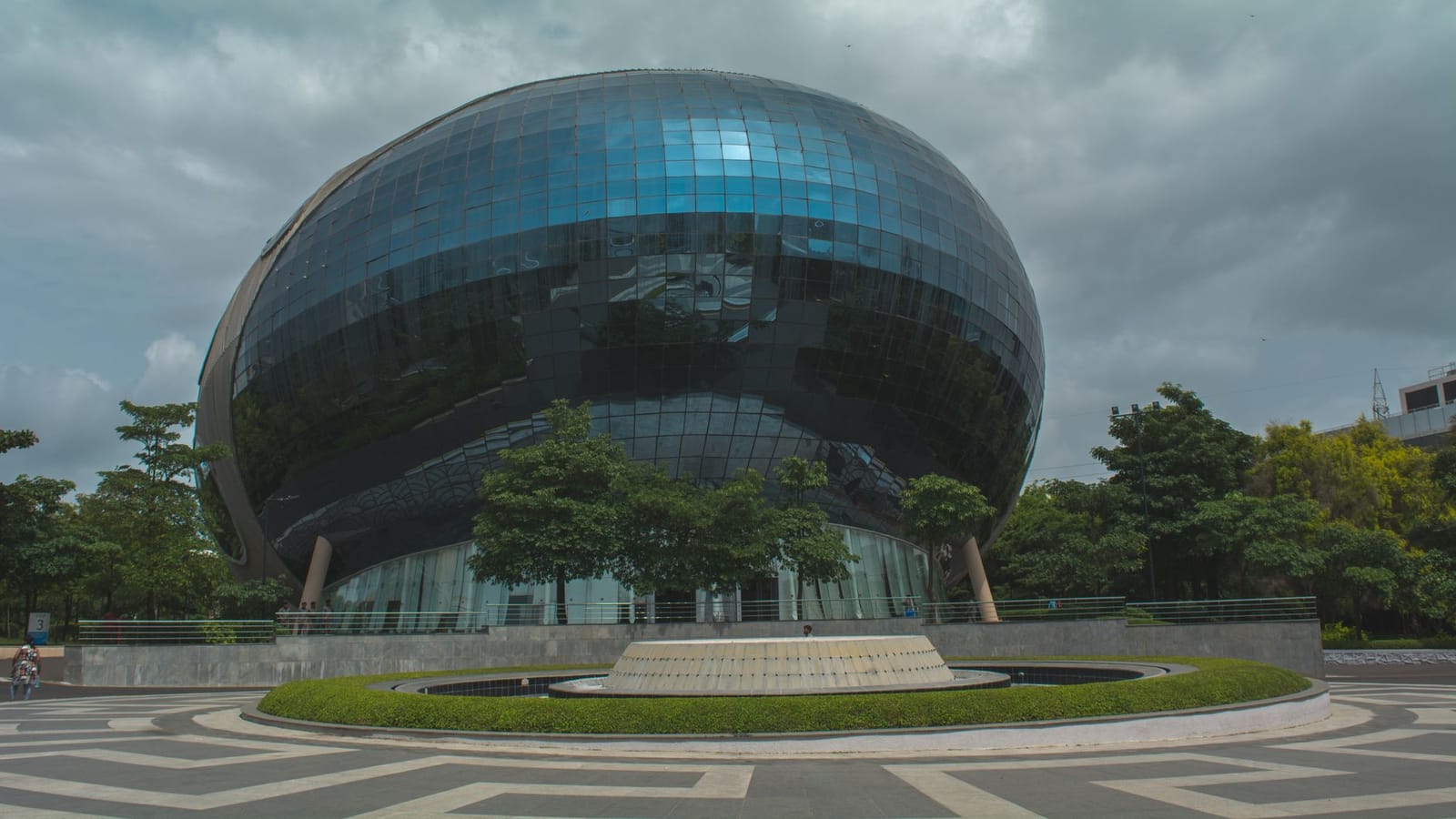 Stunning modern architecture in Pimpri-Chinchwad, Maharashtra, India featuring reflective glass facade.
